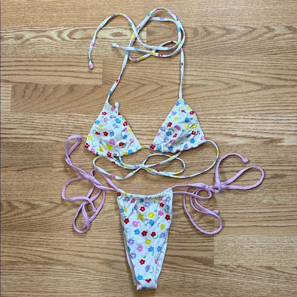 FRANKIES BIKINIS Floral Print Bikini Set- TOP- medium BOTTOMS -small